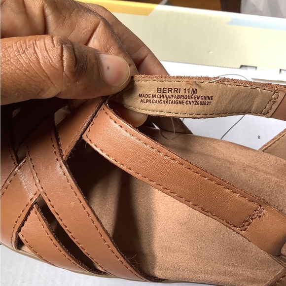 Earth Origins Women Sandal(New in  Box) - Picture 2 of 10